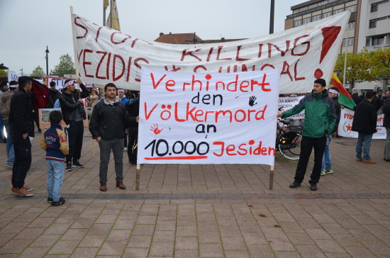 Zu Beginn der Demonstration vor dem Oldenburger Hauptbahnhof.