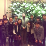 Peter Meiwald mit BesucherInnen aus Japan