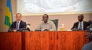Treffen der EGAM-Delegation mit dem Forum Rwandischer Parlamentarier gegen Genozid und Leugnung im Senat des rwandischen Parlamentes